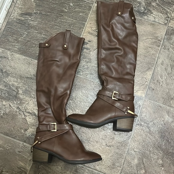 Like New Boots - Picture 2 of 7